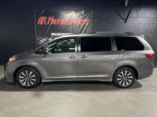 2019 Toyota Sienna XLE