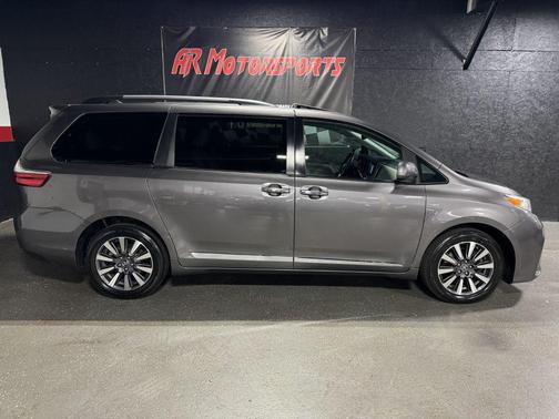 2019 Toyota Sienna XLE