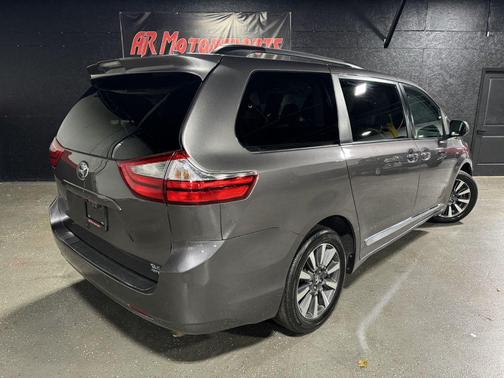 2019 Toyota Sienna XLE
