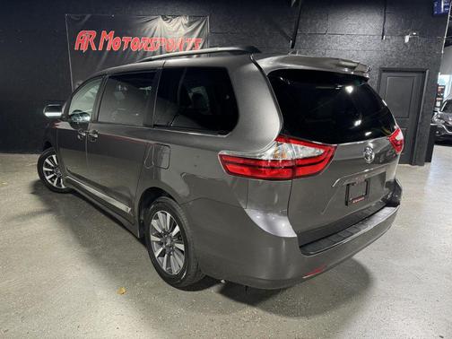 2019 Toyota Sienna XLE