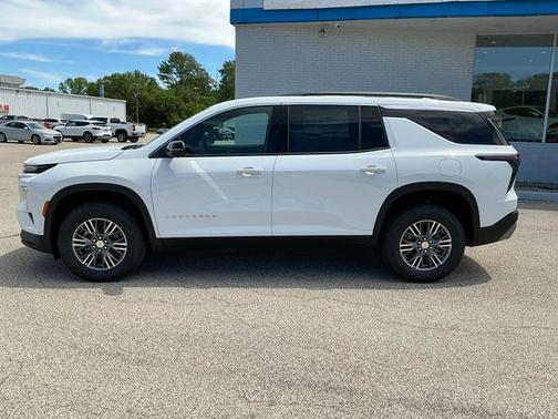Summit White 2026 Chevrolet Traverse LT