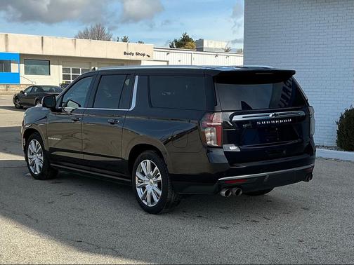 2022 Chevrolet Suburban 4WD High Country