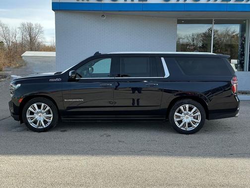 2022 Chevrolet Suburban 4WD High Country