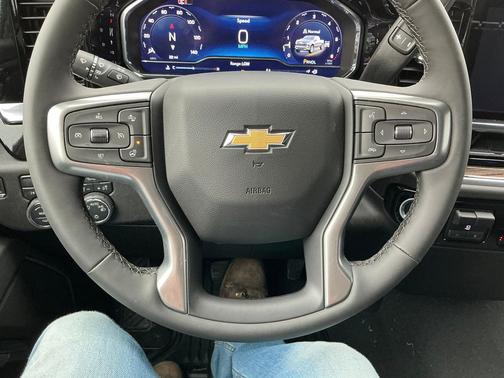 2025 Chevrolet Silverado 1500 LT