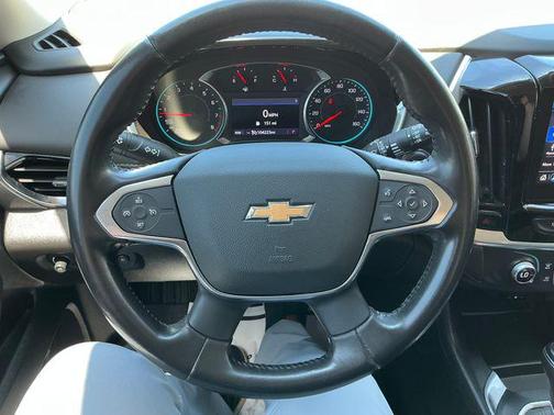 Mosaic Black Metallic 2020 Chevrolet Traverse LT Cloth