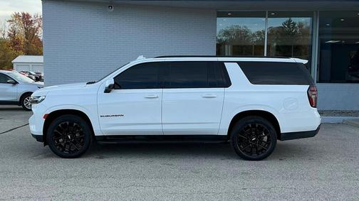 2023 Chevrolet Suburban RST