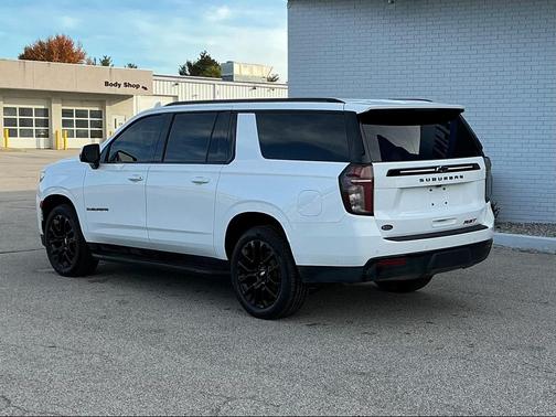 2023 Chevrolet Suburban RST