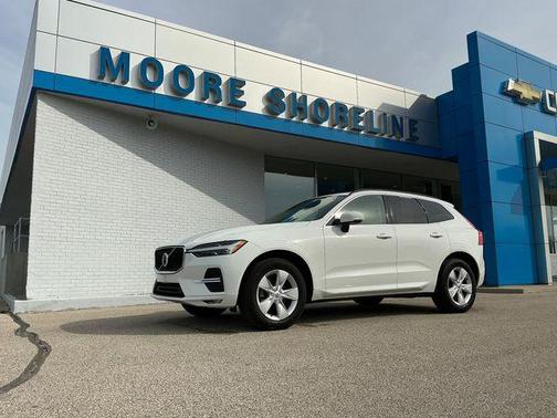 2022 Volvo XC60 B5 Momentum