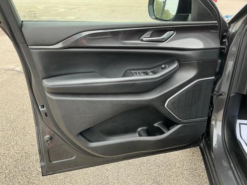 2022 Jeep Grand Cherokee L Altitude