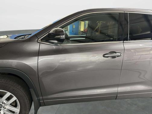 2016 Toyota Highlander LE