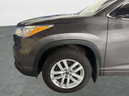 2016 Toyota Highlander LE