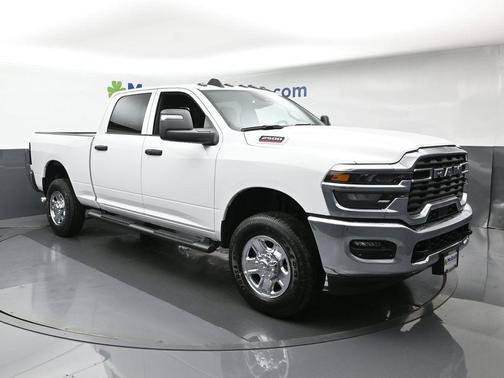 2026 RAM 2500 Tradesman Crew Cab 4x4 6'4' Box