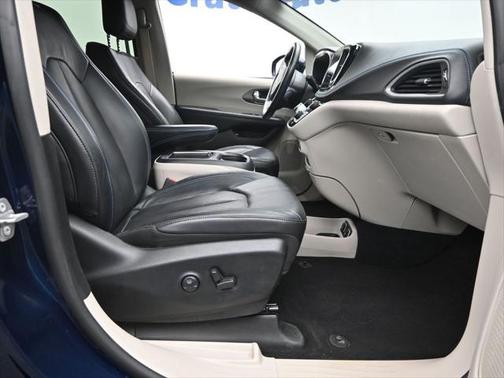 2021 Chrysler Pacifica Hybrid Touring L