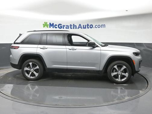 Silver Zynith 2026 Jeep Grand Cherokee Limited