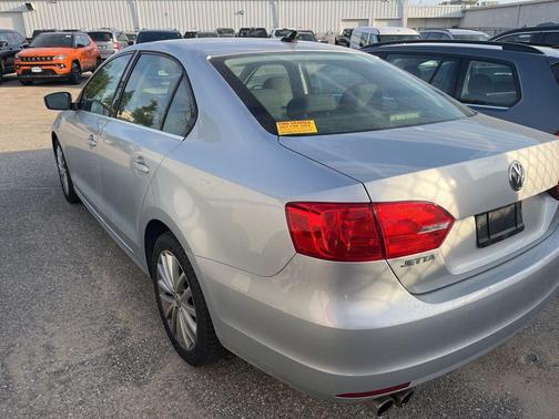 Reflex Silver Metallic 2011 Volkswagen Jetta SEL