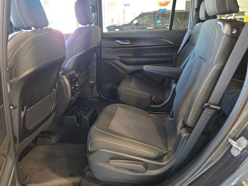 Baltic Gray Metallic Clearcoat 2025 Jeep Grand Cherokee L Laredo