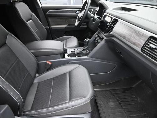 2023 Volkswagen Atlas Cross Sport 2.0T SE w/Technology 4MOTION