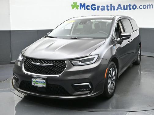 2022 Chrysler Pacifica Hybrid Touring L