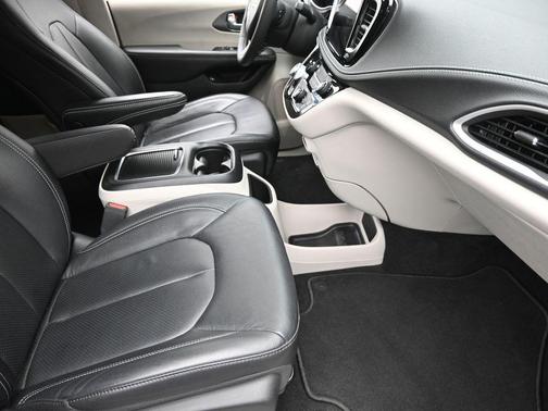 2022 Chrysler Pacifica Hybrid Touring L