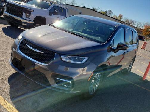 2022 Chrysler Pacifica Hybrid Touring L