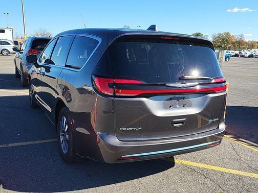 2022 Chrysler Pacifica Hybrid Touring L