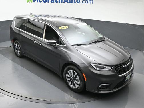 2022 Chrysler Pacifica Hybrid Touring L