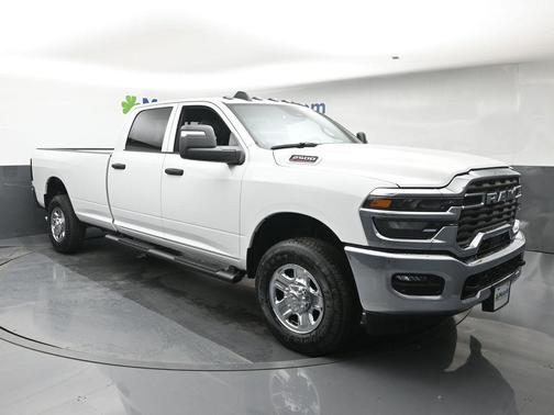 Bright White Clearcoat 2026 RAM 2500 Tradesman Crew Cab 4x4 8' Box
