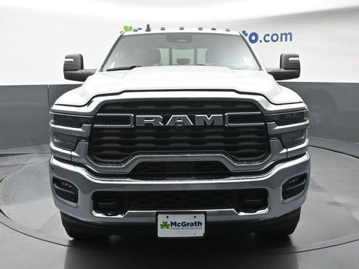 Bright White Clearcoat 2026 RAM 2500 Tradesman Crew Cab 4x4 8' Box
