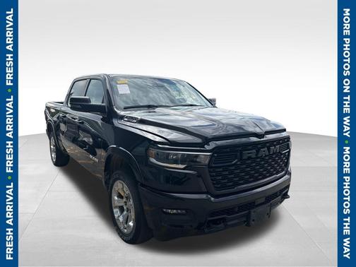 Diamond Black Crystal Pearlcoat 2025 RAM 1500 Big Horn/Lone Star