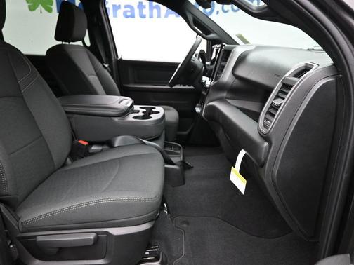 2026 RAM 2500 Tradesman Crew Cab 4x4 6'4' Box