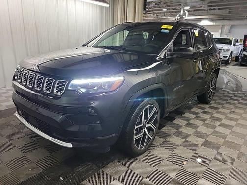 Diamond Black Crystal Pearlcoat 2025 Jeep Compass Limited