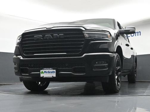 Diamond Black Crystal Pearlcoat 2026 RAM 1500 Laramie