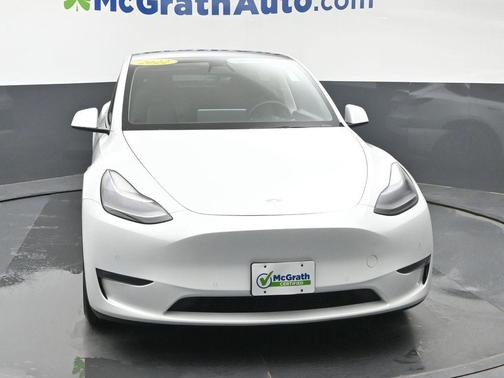 Pearl White Multi-Coat 2022 Tesla Model Y Performance Dual Motor All-Wheel Drive