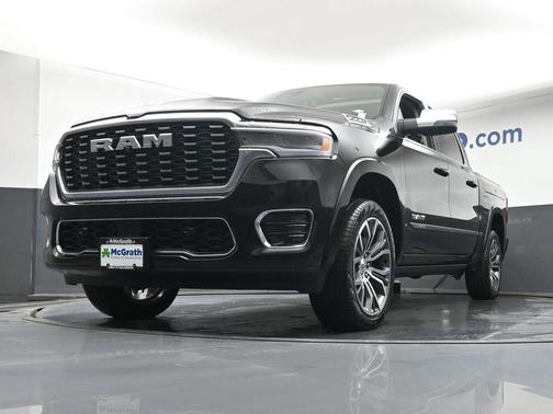 Diamond Black Crystal Pearlcoat 2026 RAM 1500 ST