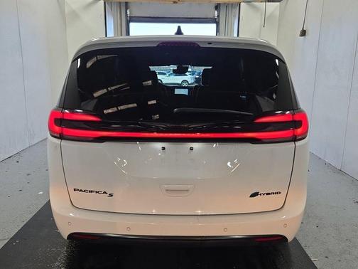 2024 Chrysler Pacifica Hybrid S Appearance Pkg