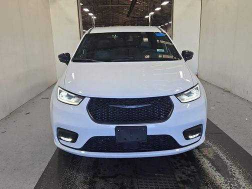 2024 Chrysler Pacifica Hybrid S Appearance Pkg