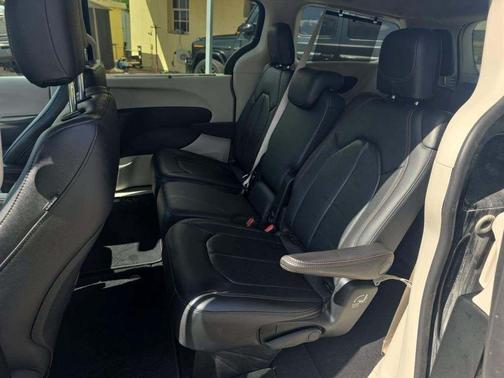 2018 Chrysler Pacifica Touring-L