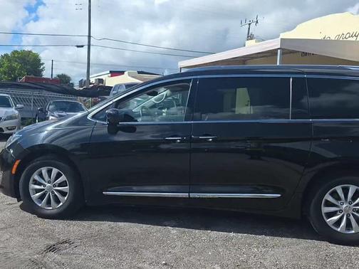 2018 Chrysler Pacifica Touring-L