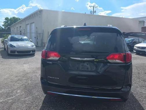 2018 Chrysler Pacifica Touring-L