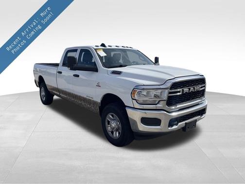 Bright White Clearcoat 2022 RAM 2500 Tradesman Crew Cab 4x4 8' Box