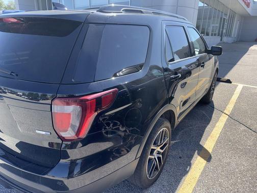 2017 Ford Explorer sport