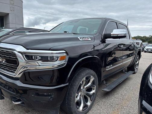 Diamond Black Crystal Pearlcoat 2020 RAM 1500 Limited