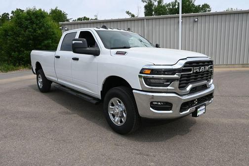 Bright White Clearcoat 2026 RAM 2500 Tradesman Crew Cab 4x4 8' Box