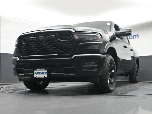 Diamond Black Crystal Pearlcoat 2026 RAM 1500 Big Horn/Lone Star