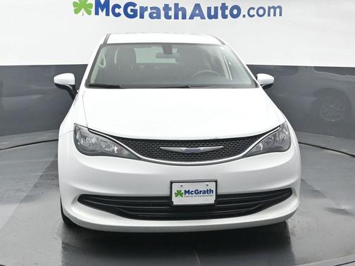 2020 Chrysler Voyager LX