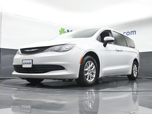 2020 Chrysler Voyager LX