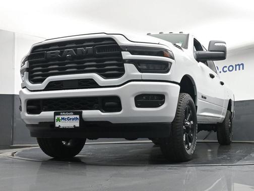 Bright White Clearcoat 2026 RAM 2500 Big Horn Crew Cab 4x4 6'4' Box