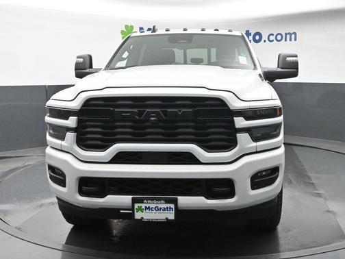 Bright White Clearcoat 2026 RAM 2500 Big Horn Crew Cab 4x4 6'4' Box