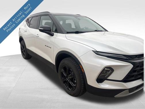 Iridescent Pearl Tricoat 2023 Chevrolet Blazer 3LT