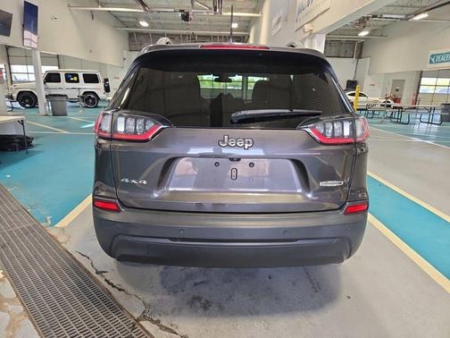 Granite Crystal Metallic Clearcoat 2019 Jeep Cherokee Latitude Plus
